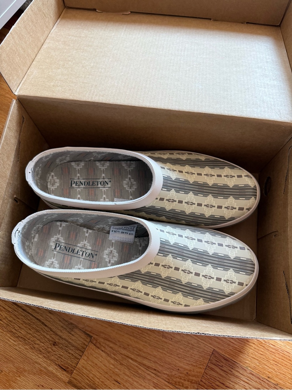 Pendleton Geometric Slip-On Clogs Gray & Cream. Worn 1x perfect condition in box